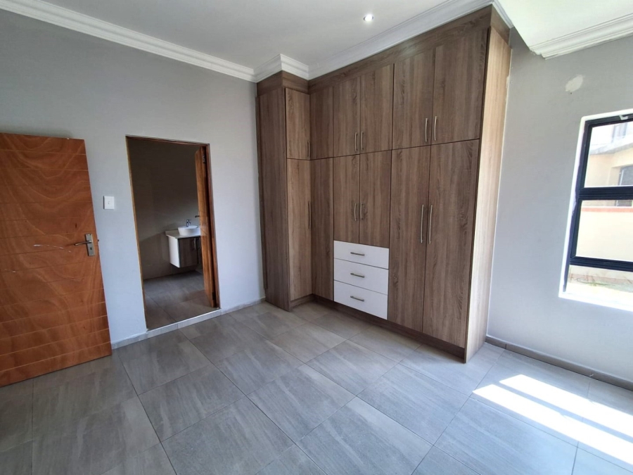 5 Bedroom Property for Sale in Wild Olive Estate Free State